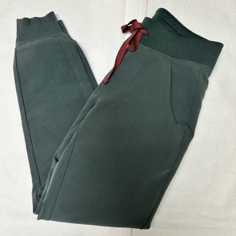 Figs high waisted Green jogger scrub pants